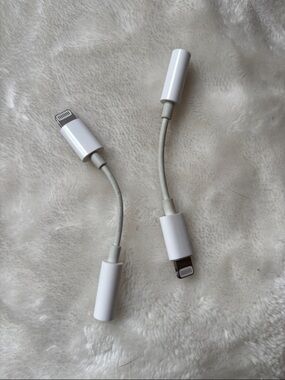 White Lightning to 3.5mm Headphone Adapter (Pair)